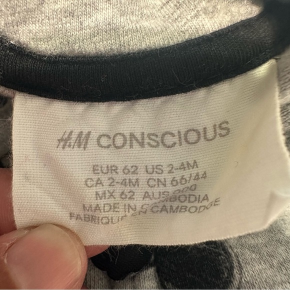 H&M Mickey Mouse Gray and Black Kids Footie - Picture 4 of 4